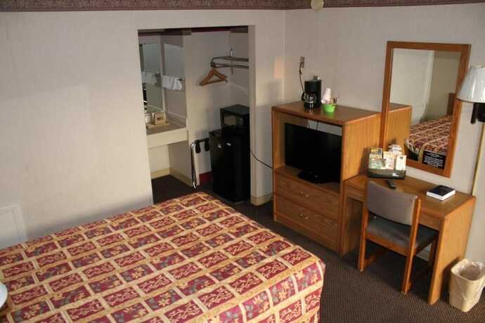 Imagen general del Hotel Budget Host Inn Bristol. Foto 1
