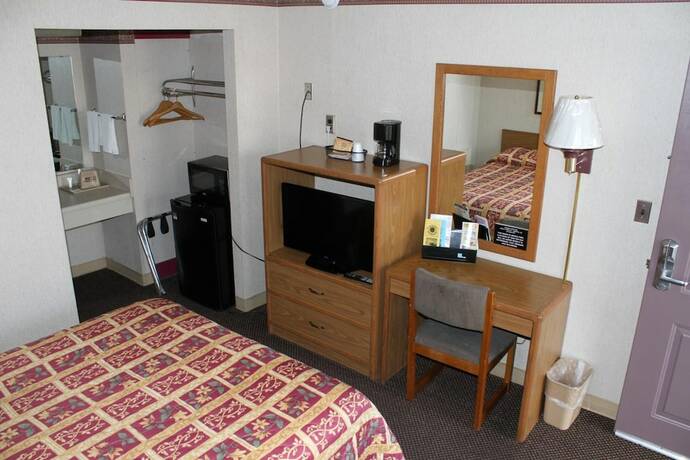 Imagen general del Hotel Budget Host Inn Bristol. Foto 2
