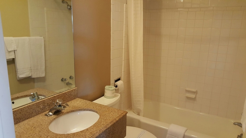 Imagen de la habitación del Hotel Budget Host Inn Charleston. Foto 9