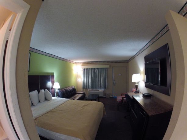 Imagen de los exteriores del Hotel Budget Host Inn, Florida City. Foto 5