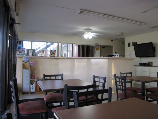 Imagen de los interiores del Hotel Budget Host Inn, Florida City. Foto 12