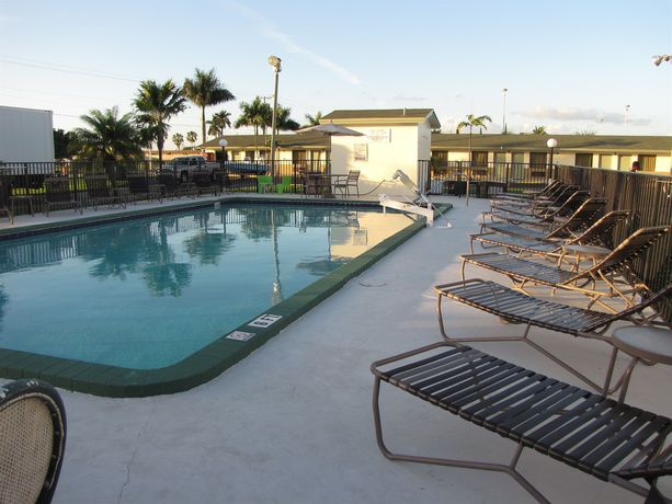 Imagen de los interiores del Hotel Budget Host Inn, Florida City. Foto 13