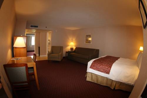 Imagen de la habitación del Hotel Budget Host Inn & Suites, St Ignace. Foto 2