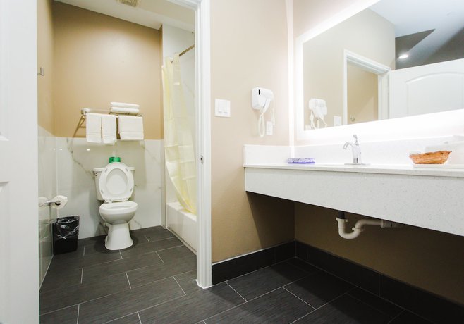 Imagen de la habitación del Hotel Budget Host Inn and Suites. Foto 11