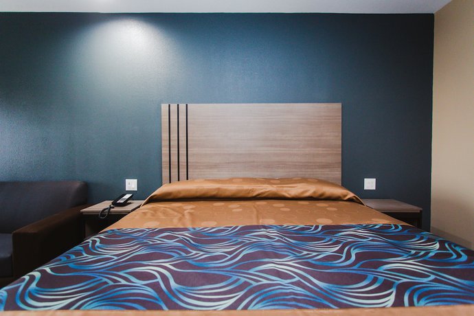Imagen de la habitación del Hotel Budget Host Inn and Suites. Foto 18
