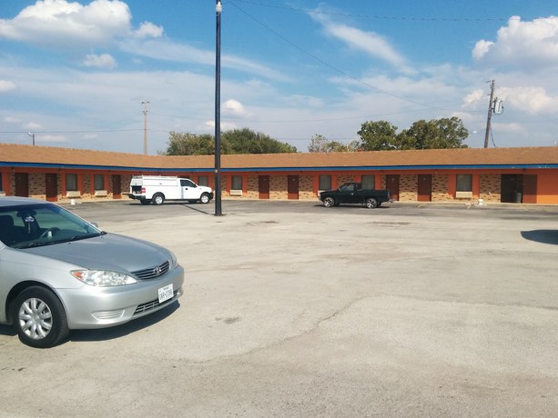 Imagen de los exteriores del Hotel Budget Host Motel Gainesville. Foto 17