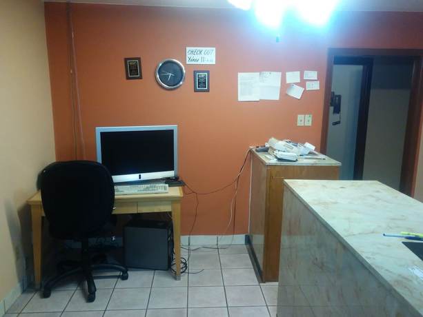 Imagen de los interiores del Hotel Budget Host Motel Gainesville. Foto 19