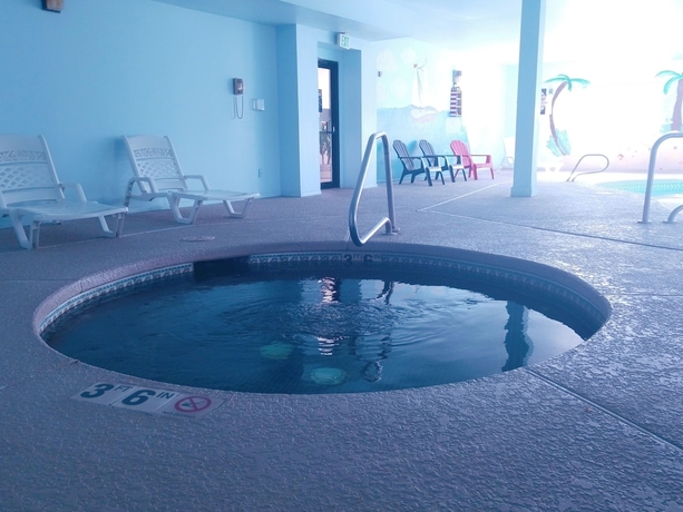 Imagen de la piscina del Hotel Budget Host Royal Gorge Inn. Foto 17