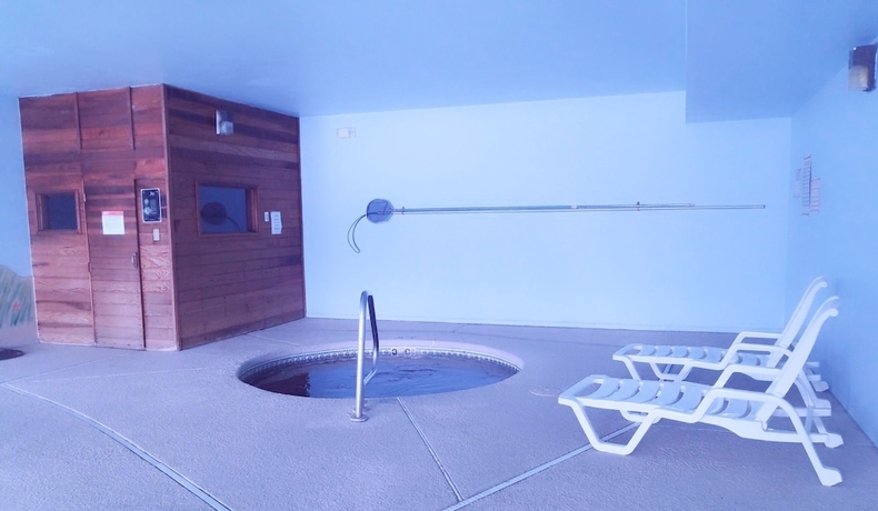 Imagen de la piscina del Hotel Budget Host Royal Gorge Inn. Foto 18