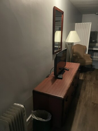Imagen de la habitación del Hotel Budget Host Three Crowns Motor Lodge. Foto 17