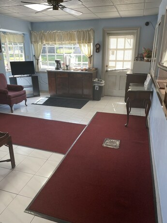 Imagen general del Hotel Budget Host Three Crowns Motor Lodge. Foto 4
