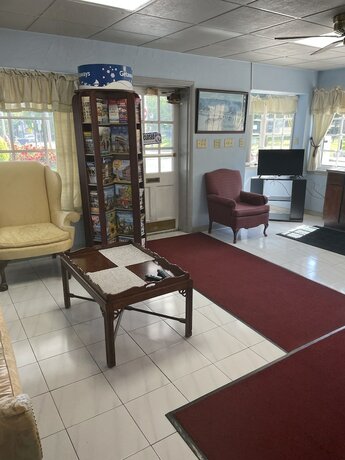 Imagen general del Hotel Budget Host Three Crowns Motor Lodge. Foto 6