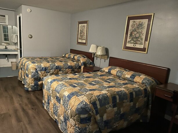 Imagen general del Hotel Budget Host Three Crowns Motor Lodge. Foto 13