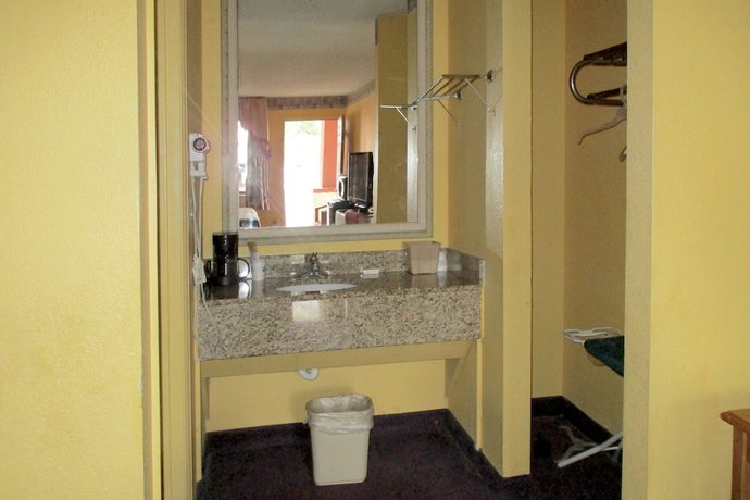 Imagen de la habitación del Hotel Budget Inn And Suites. Foto 7