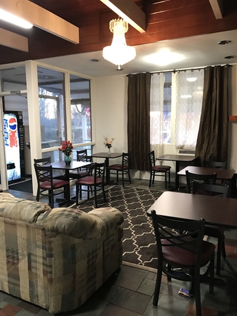 Imagen del bar/restaurante del Hotel Budget Inn Batavia. Foto 2