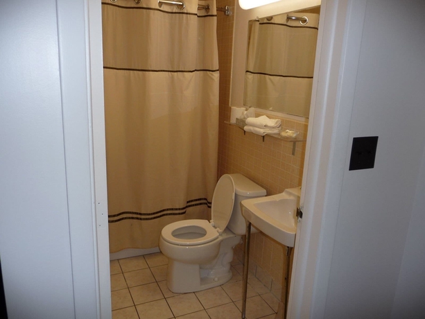 Imagen de la habitación del Hotel Budget Inn Batavia. Foto 4