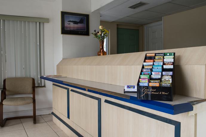 Imagen de los interiores del Hotel Budget Inn Cocoa. Foto 19