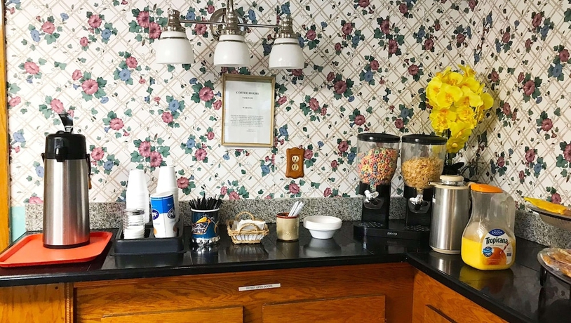 Imagen de los interiores del Hotel Budget Inn Corning. Foto 18