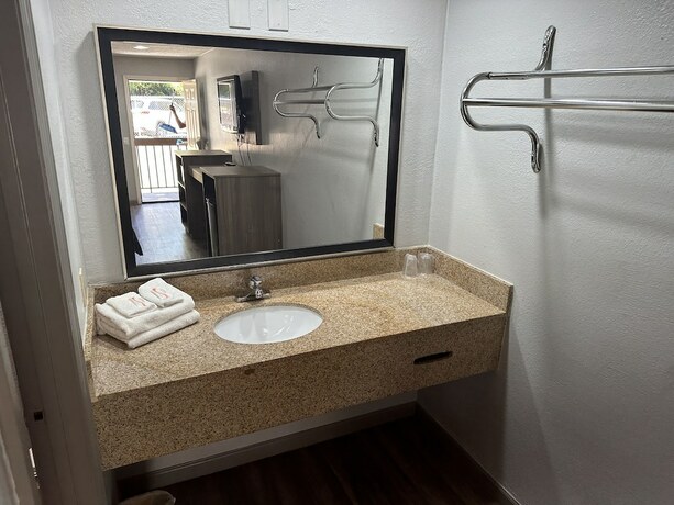 Imagen de la habitación del Hotel Budget Inn Express, Columbia. Foto 9