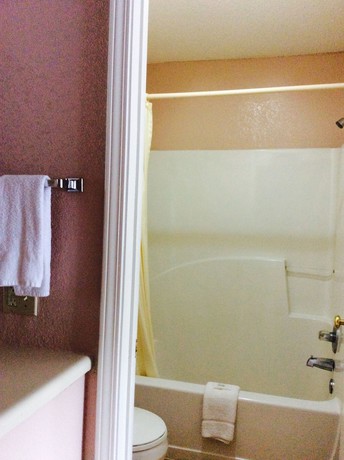 Imagen de la habitación del Hotel Budget Inn. Foto 7