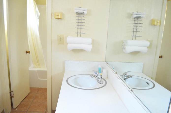 Imagen de la habitación del Hotel Budget Inn, Fairmont. Foto 16