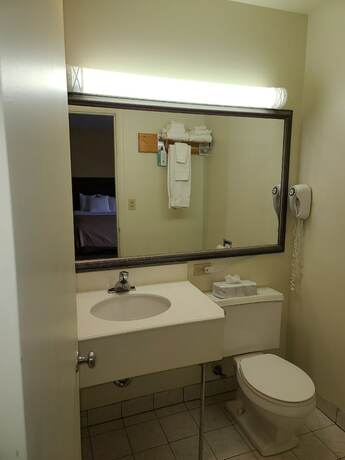 Imagen general del Hotel Budget Inn Farmington. Foto 5