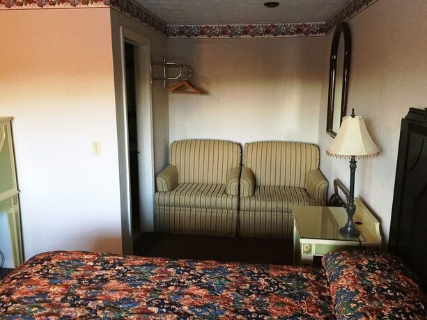 Imagen de la habitación del Hotel Budget Inn North Stonington. Foto 20