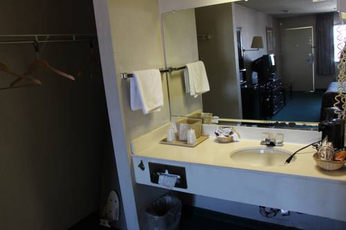 Imagen de la habitación del Hotel Budget Inn, Norwalk. Foto 8