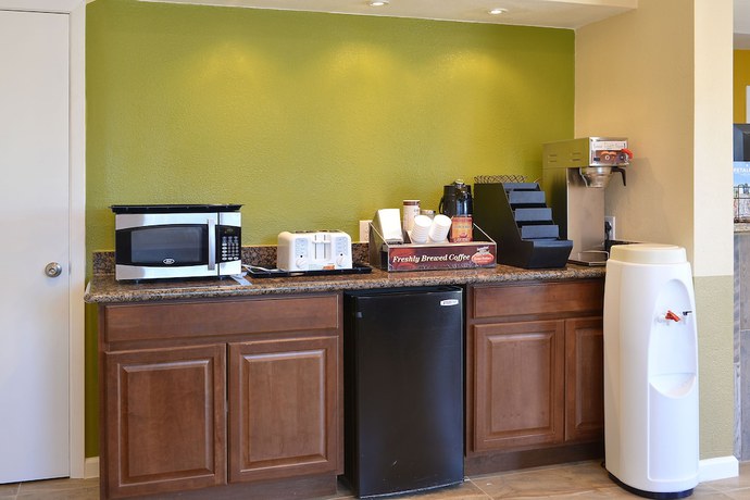 Imagen del bar/restaurante del Hotel Budget Inn, Rohnert Park. Foto 4