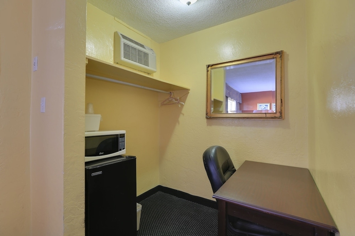 Imagen de la habitación del Hotel Budget Inn St Petersburg. Foto 16