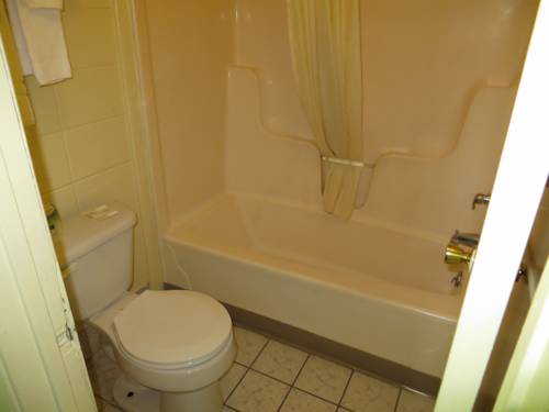 Imagen de la habitación del Hotel Budget Inn, St. Robert. Foto 4