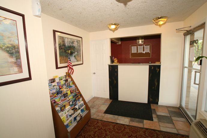 Imagen de los interiores del Hotel Budget Inn - Syracuse Airport. Foto 20