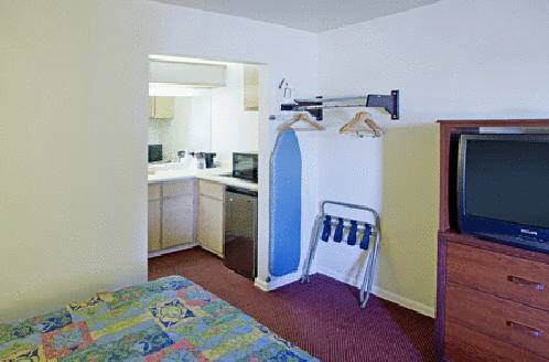 Imagen de la habitación del Hotel Budget Inn and Suites, Stockton. Foto 7