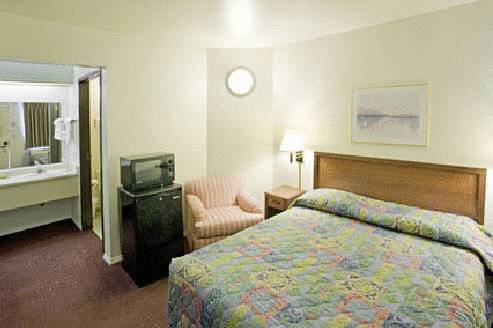 Imagen de la habitación del Hotel Budget Inn and Suites, Stockton. Foto 8