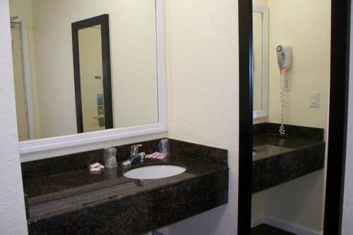 Imagen de la habitación del Hotel Budget Inn and Suites, Wall Township. Foto 12