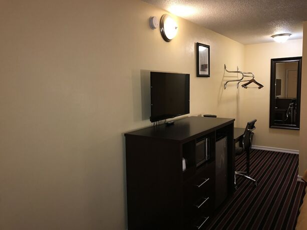 Imagen de la habitación del Hotel Budget Inn of America. Foto 17