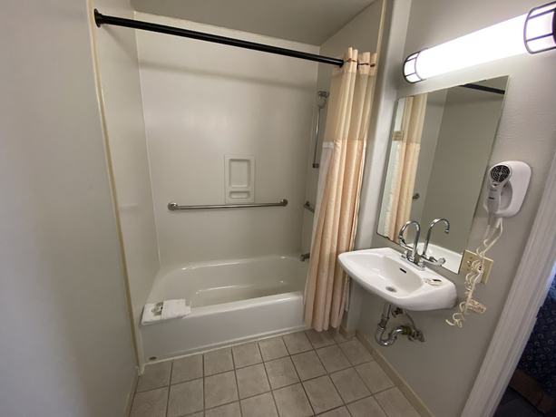 Imagen de la habitación del Hotel Budget Inn of Hayward. Foto 18