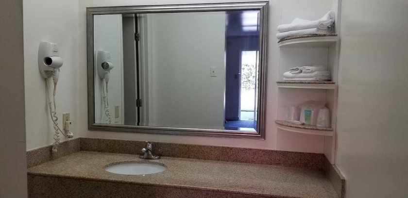 Imagen de la habitación del Hotel Budget Lodge, Newport News. Foto 13