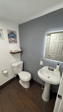 Imagen de la habitación del Hotel Budget Motel, Gilroy. Foto 8