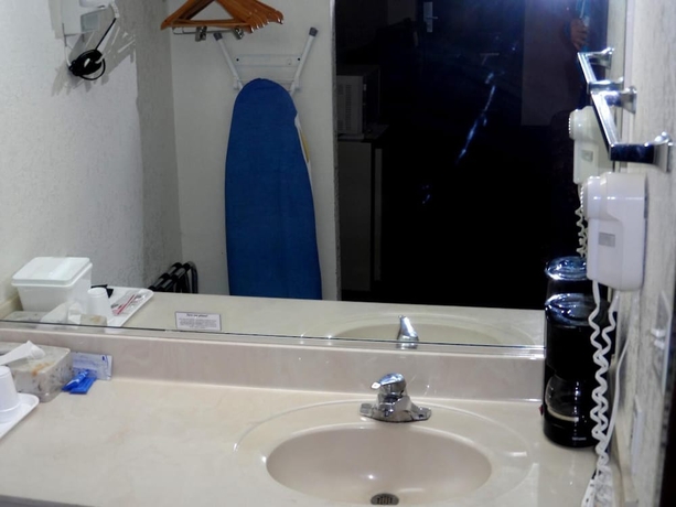 Imagen de la habitación del Hotel Budgetel Inn Nasa. Foto 14