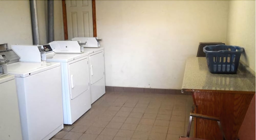 Imagen de los interiores del Hotel Budgetel Inn Nasa. Foto 18