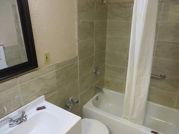 Imagen de la habitación del Hotel Budgetel Inn and Suites, Louisville. Foto 3