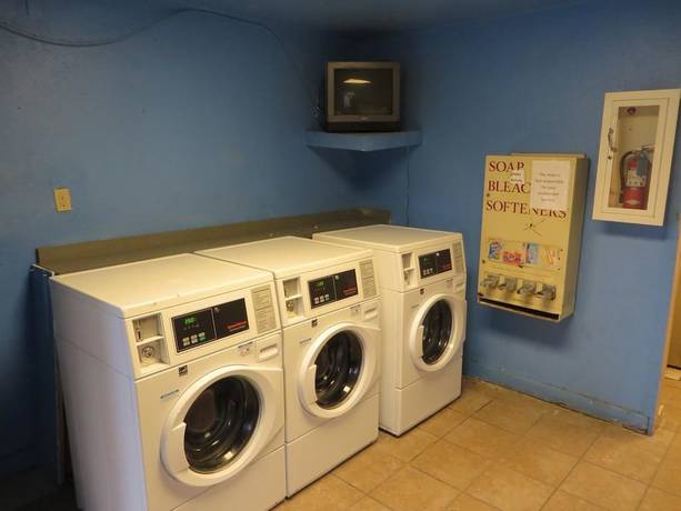 Imagen de los interiores del Hotel Budgetel Inn and Suites, Louisville. Foto 19