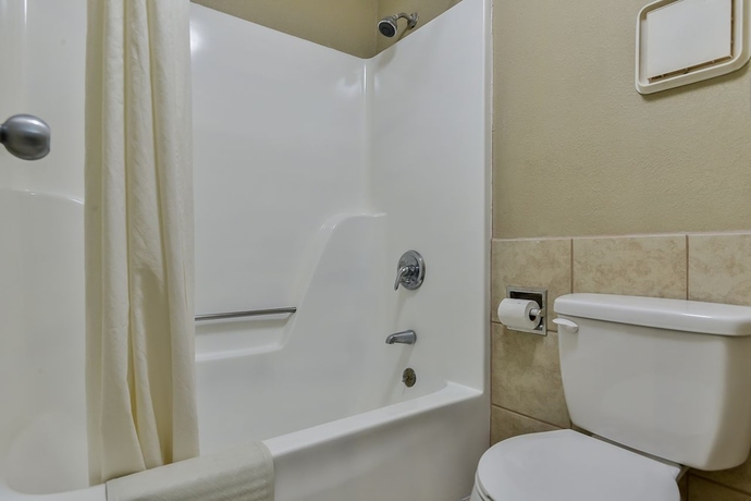 Imagen de la habitación del Hotel Budgetel Inn and Suites Raleigh Downtown East. Foto 7