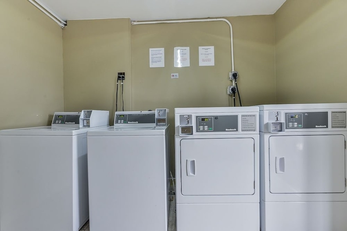 Imagen general del Hotel Budgetel Inn and Suites Raleigh Downtown East. Foto 2