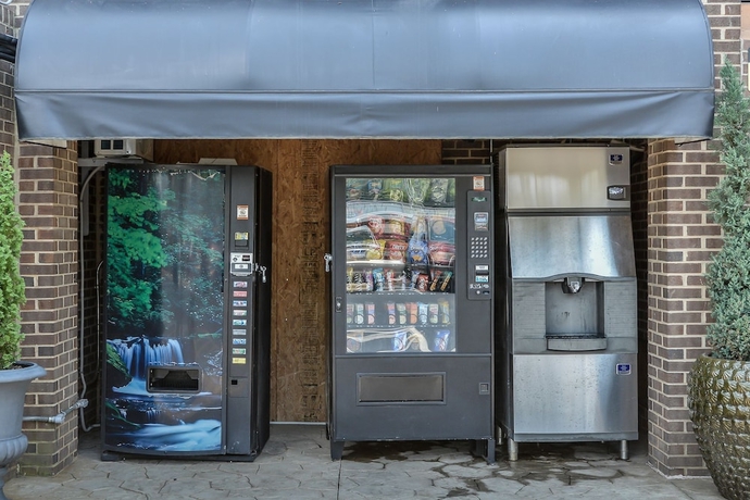 Imagen de los interiores del Hotel Budgetel Inn and Suites Raleigh Downtown East. Foto 11