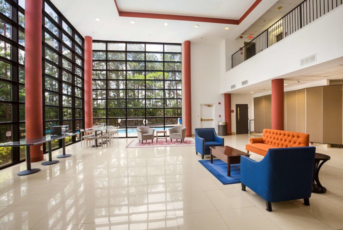 Imagen de los interiores del Hotel Budgetel Inns And Suites - Atlanta Galleria Stadium. Foto 19