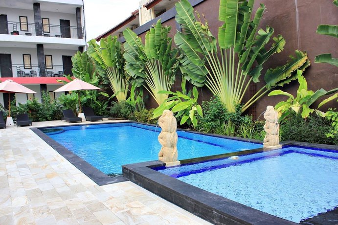 Imagen de la piscina del Hotel Budhi. Foto 19