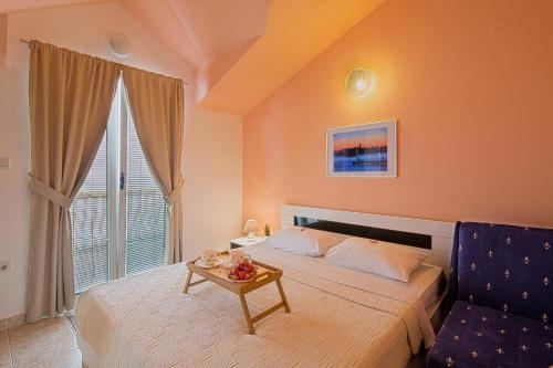 Imagen de la habitación del Hotel Budva Inn Guest House. Foto 7