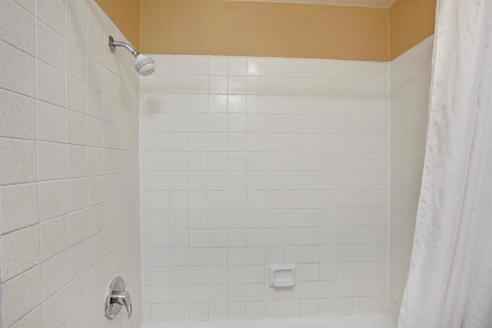 Imagen de la habitación del Hotel Buena Park Inn. Foto 2